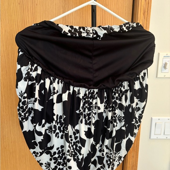 NEW FOREVER 21 Black & White Dress- Size Small - Picture 7 of 10